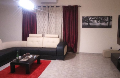 Bissau Villa | Zona residencial muy tranquila con buenos vecinos. Confortables habitaciones grandes, con aire acondicionado.