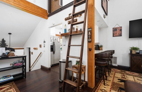 Shaver Lake Condominio | Kamp Kokanee-cute & cozy condo 5 mins from town & the lake!