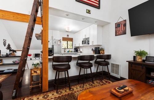 Shaver Lake Condominio | Kamp Kokanee-cute & cozy condo 5 mins from town & the lake!