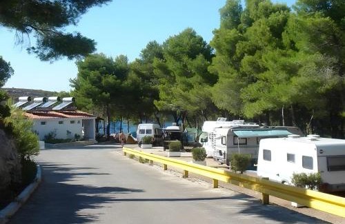 Hvar Otro | Kamp Vira Pitches