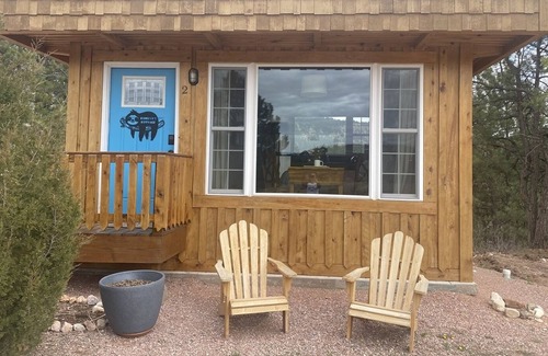 Hot Springs Cabina | Kamryn`s Kottage on a cozy quiet Mesa