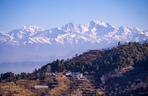 Kanatal Complejo | Kana Mud An Ethnic Village Resort - Beautiful View of Gangotri Mountains