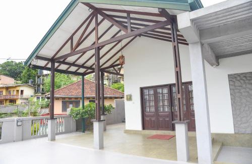 Kandy Cama Y Desayuno | Kandy Hemantha Resort