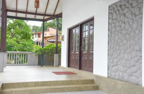 Kandy Cama Y Desayuno | Kandy Hemantha Resort