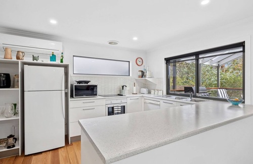 Anglesea Casa | Kanga Beach House, just moments from the beach and golf course