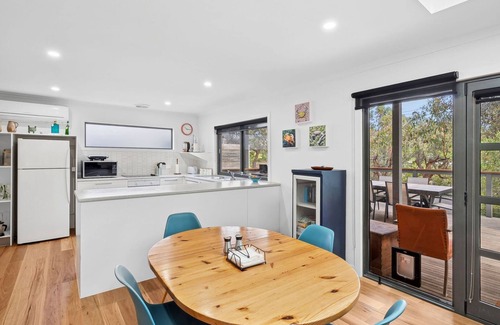 Anglesea Casa | Kanga Beach House, just moments from the beach and golf course