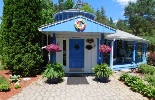 North Grenville Casa | Kanien'kehá: ka Roundhouse & Lovers 'Retreat