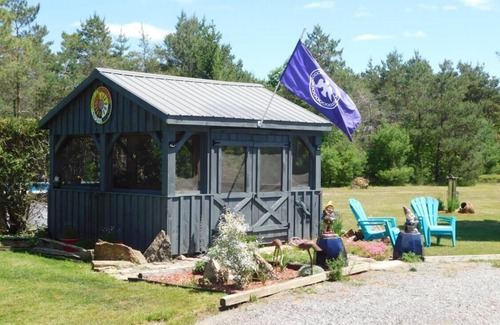 North Grenville Casa | Kanien'kehá: ka Roundhouse & Lovers 'Retreat