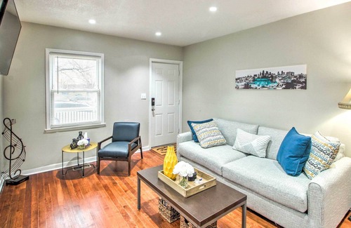 Northeast Kansas City Casa | Kansas City Getaway ~ 2 Mi to Downtown!