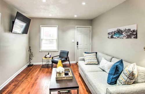 Northeast Kansas City Casa | Kansas City Getaway ~ 2 Mi to Downtown!