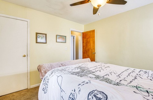 Kansas City Casa | Kansas City Home ~ 1 Mi to Arrowhead Stadium!