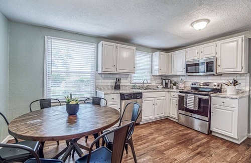 Raytown Casa | Kansas City Rim: 3bd/1ba house
