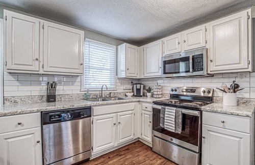 Raytown Casa | Kansas City Rim: 3bd/1ba house