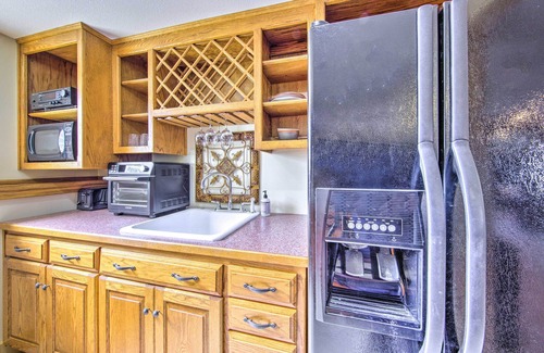 La Cygne Apartamento | Kansas Countryside Studio w/ Swimming Pond!