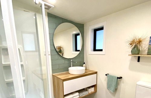 Pukerua Bay Casa | Kanuka Cottage - adorable tinyhouse in Pukerua Bay!