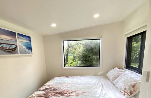 Pukerua Bay Casa | Kanuka Cottage - adorable tinyhouse in Pukerua Bay!