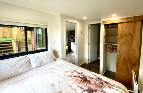 Pukerua Bay Casa | Kanuka Cottage - adorable tinyhouse in Pukerua Bay!
