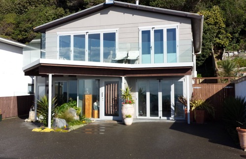 Pukerua Bay Cama Y Desayuno | Kapiti Waves Beach Retreat