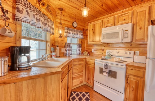 Johnson City Casa | Kara's Cottage - Cozy Johnson City Bungalow for 3!