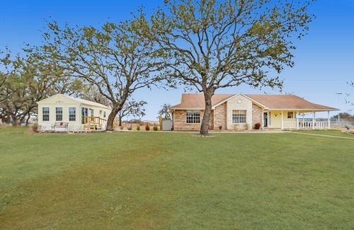 Johnson City Casa | Kara's Cottage - Cozy Johnson City Bungalow for 3!