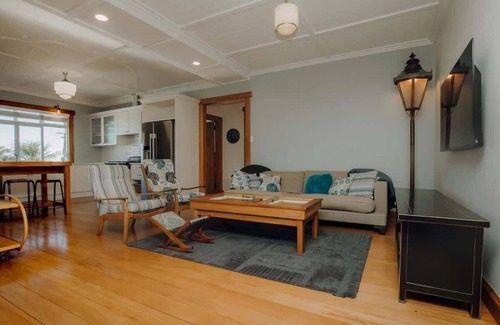 Rewa Casa | Karamu Korner: Charming Bungalow in Strandon