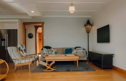 Rewa Casa | Karamu Korner: Charming Bungalow in Strandon