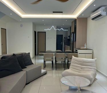 Gua Casa | Karaoke Cozy Landed Home at Sutera n Paradign for 10pax