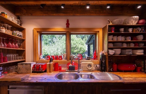 Arrowtown Casa | Karavanserai | Outdoor Fireplace | Spacious Home