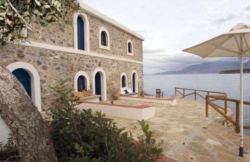 Istron Apartamento | Karavostassi - The Stonehouse