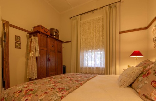 Bendigo Cabaña | Kardinia - charming miners cottage in Arts Precinct