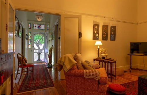 Bendigo Cabaña | Kardinia - charming miners cottage in Arts Precinct