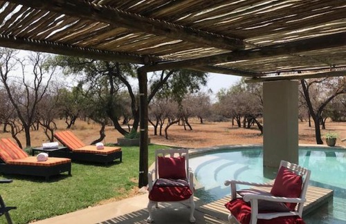 Leeupoort Casa | Kareefontein 8 Bedroom Lodge IKH1