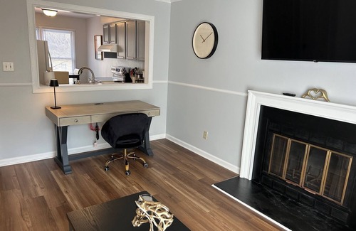 Northwest Raleigh Casa | Karen's Place- Centrally located near RDU, Downtown, North Hills and more!