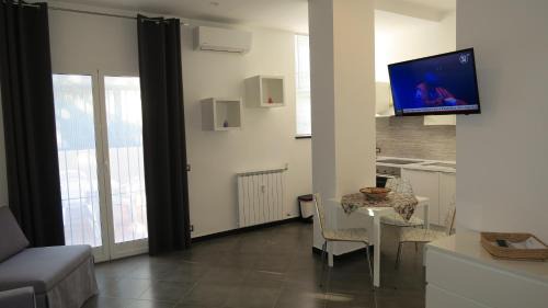 Savona Apartamento | Karina, to the beach with terrace and private parking
