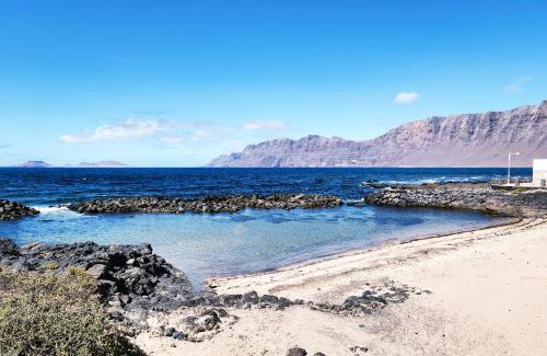 Caleta de Famara Casa | Karma Famara 2 25m del mar