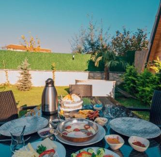Sirinsulhiye Cama Y Desayuno | KARMATTE BUNGALOW