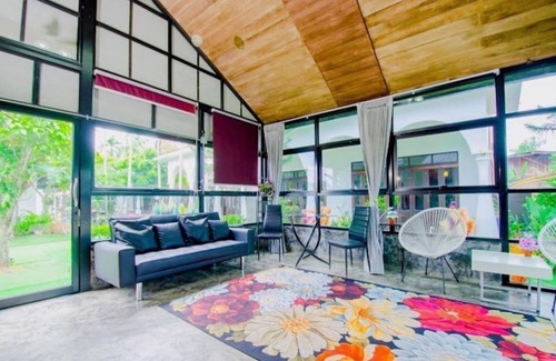 Na Chom Thian Cama Y Desayuno | Karnie Cheer Pool Villa & Resort Pattaya