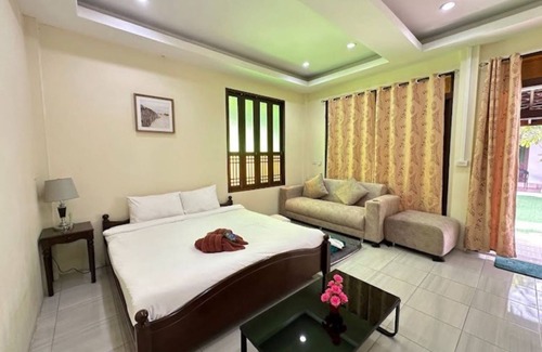 Na Chom Thian Cama Y Desayuno | Karnie Cheer Pool Villa & Resort Pattaya