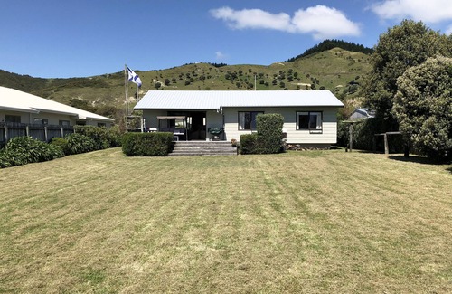 Mahia Casa | Karo Cottage, Taylors Bay: cómodo y acogedor para sus próximas vacaciones en la playa.