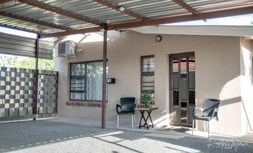 De Aar Casa | Karoo Stop Guesthouse
