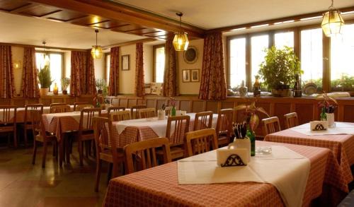 Feuchtwangen Hotel | Karpfenhotel & Herrenhaus im Gasthaus Sindel-Buckel