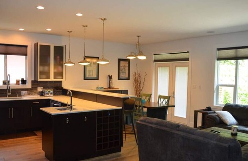 Chemainus Casa | Kassidy Thomas · 6 pp Hot tub, min to town and ocean, Chemainus