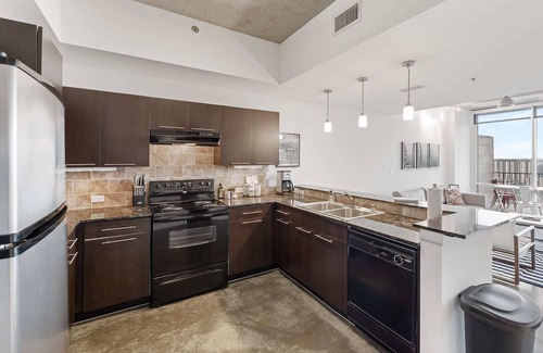 Second Street District Apartamento | Kasa | Austin | Breathtaking 1BD/1BA 2nd Street District Apartment