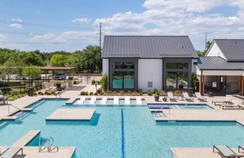 Central West End Apartamento | Kasa Charming 2 BD Gym Access St Louis