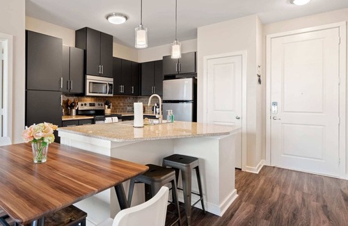 Northeast Dallas Apartamento | Kasa | Dallas | Spacious 2BD/2BA Downtown Apartment