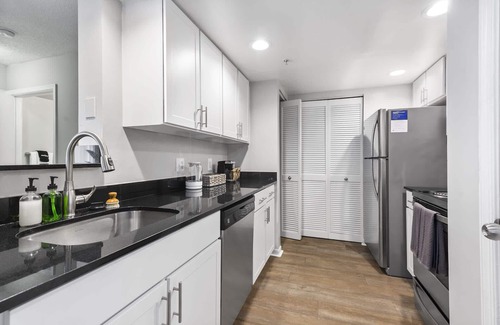 Delray Beach Apartamento | Kasa | Modern 2 BD + Pet Friendly | Delray Beach