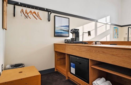 East Liberty Apartamento | Kasa See a Show at Kelly Strayhorn Theater The Maverick
