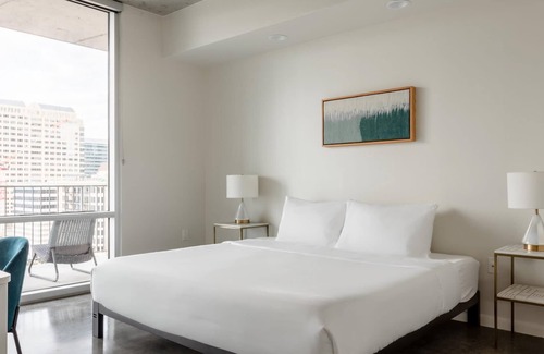 Second Street District Apartamento | Kasa | Spacious Balcony, Ideal for both Short/Long Stays | 2nd Street