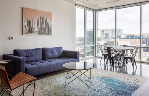 Second Street District Apartamento | Kasa | Spacious Balcony, Ideal for both Short/Long Stays | 2nd Street