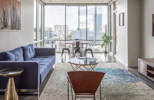 Second Street District Apartamento | Kasa | Spacious Balcony, Ideal for both Short/Long Stays | 2nd Street